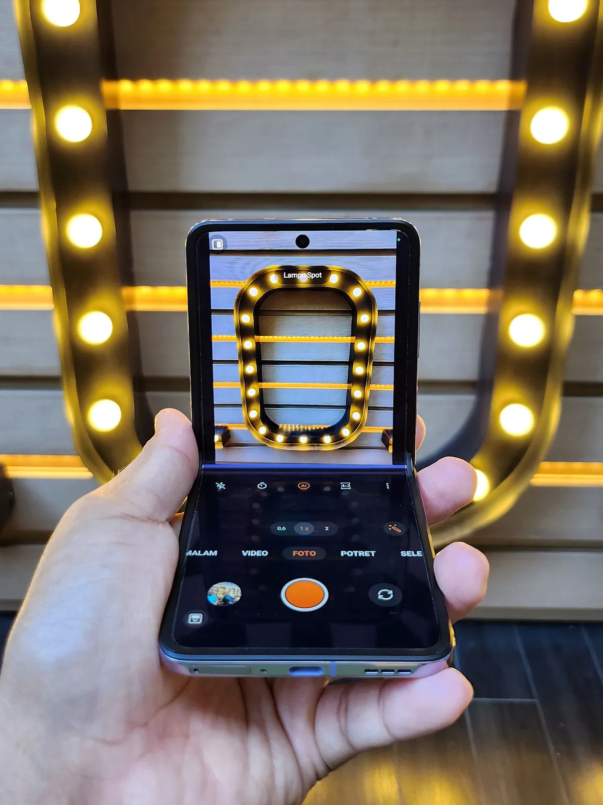 OPPO Find N2 Flip. (c) KapanLagi/Gilar Ramdhani