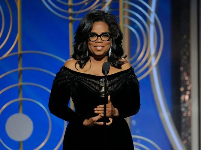 Oprah saat menerima penghargaan dari Golden Globe.  © NBC/Paul Drinkwater
