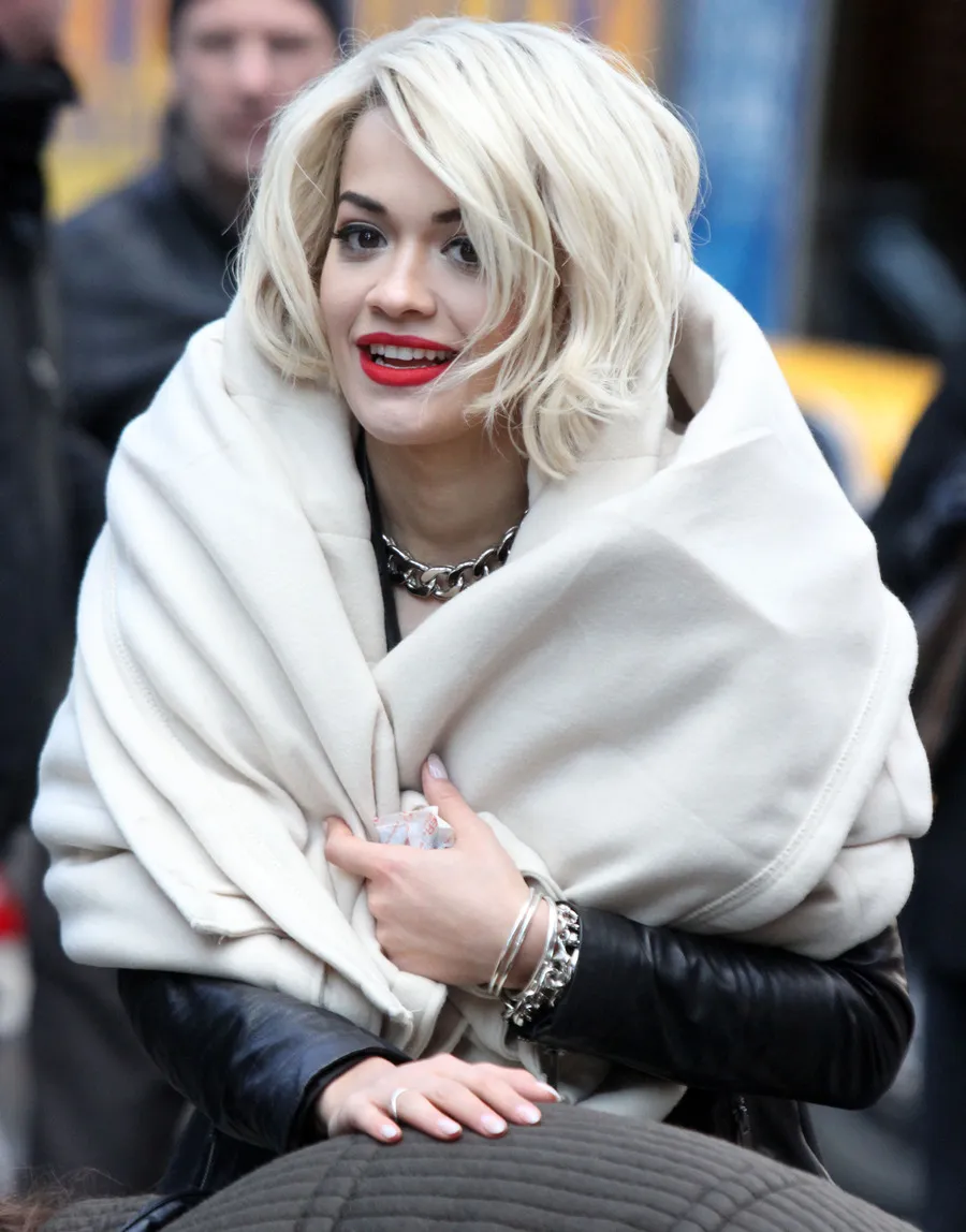 Rita Ora, segar nan elegan. @fameflynet