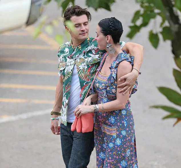 Katy Perry buka suara soal rumor balikan dengan Orlando © Splashnews.com via dialymail.co.uk