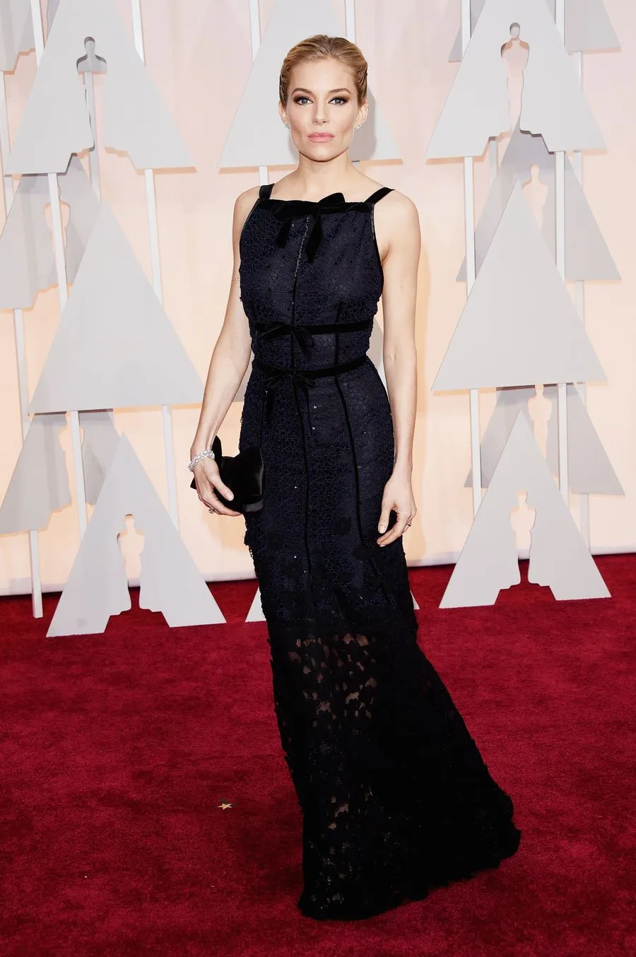 Angelina Jolie dikabarkan cemburu pada Sienna Miller © AFP