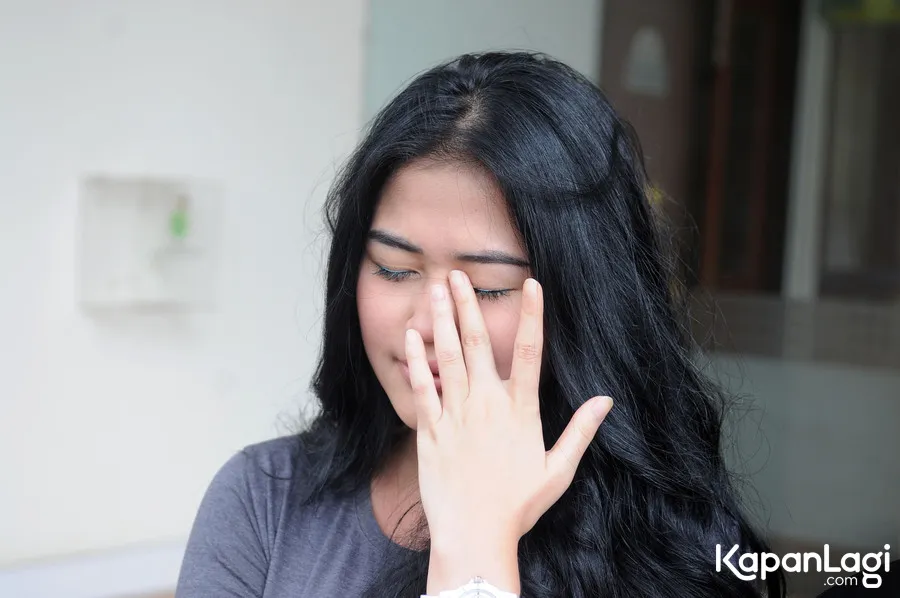 Ovi tak dapat menyembunyikan kesedihannya kala menjalani sidang cerai perdananya/©KapanLagi.com®/Bayu Haerdianto