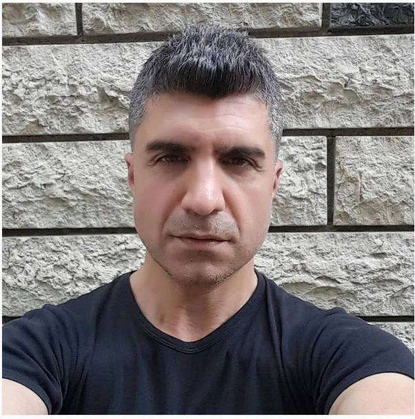 Ini dia sosok Ozcan Deniz, mirip George Clooney kan? © Instagram.com/ozcandeniz
