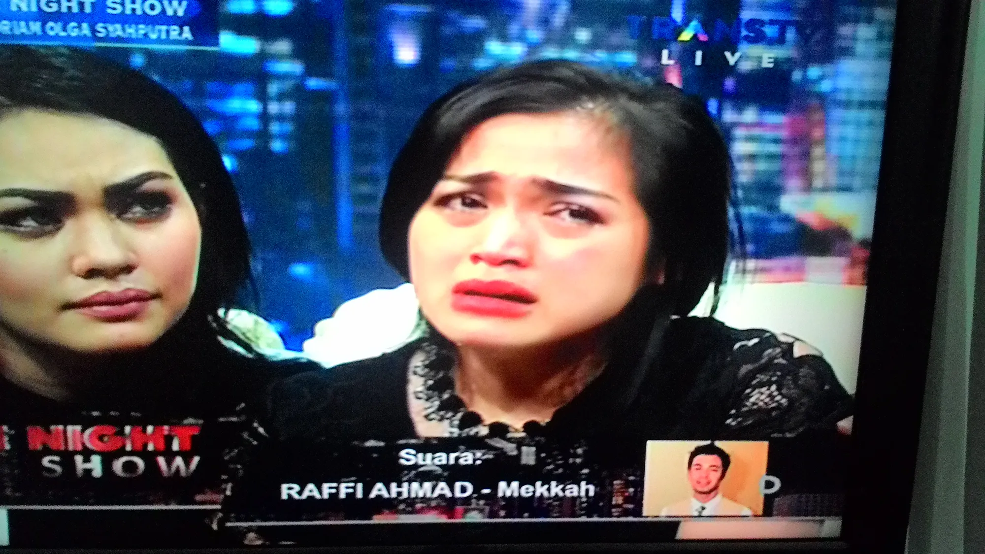 Jessica Iskandar menangisi kepergian Olga Syahputra © TransTV/Late Night Show