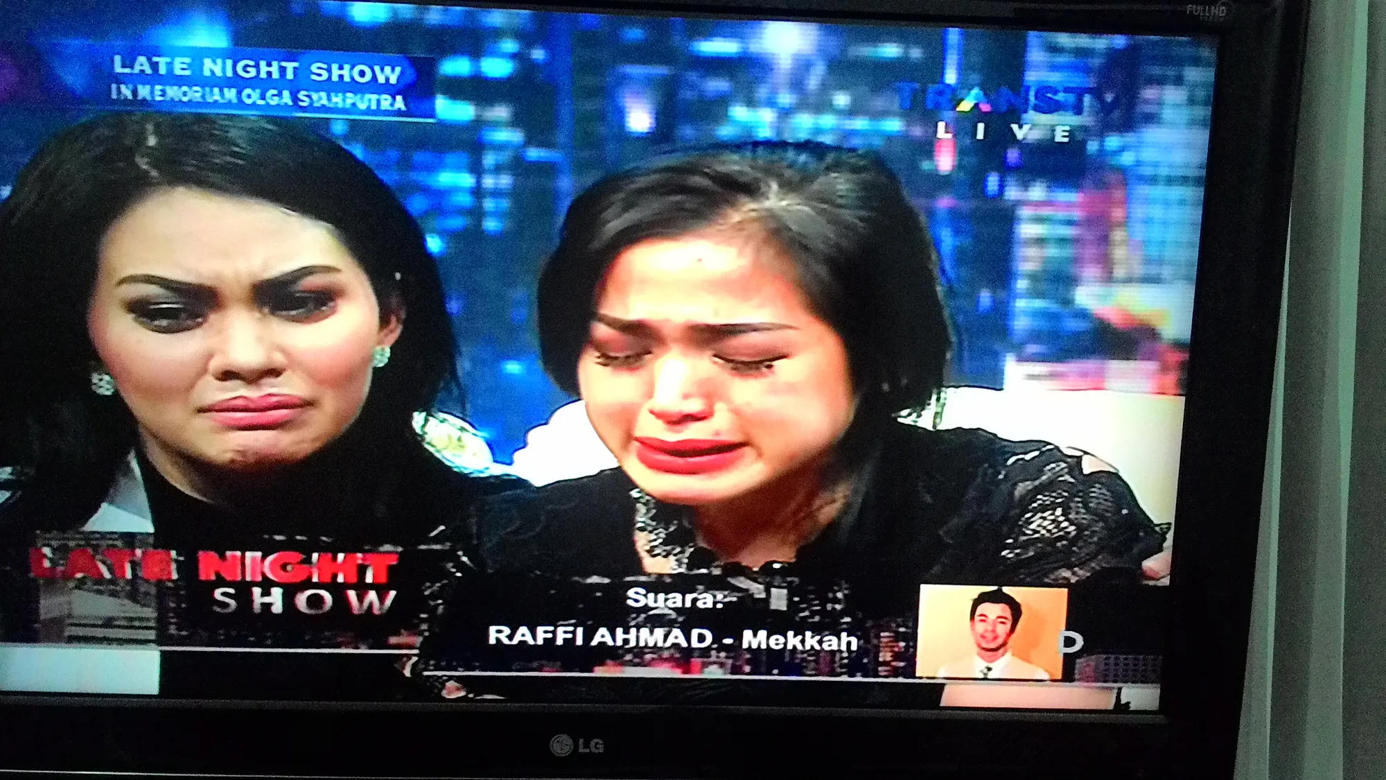 Jessica Iskandar mencurahkan perasaannya pada Raffi Ahmad © Trans TV/Late Night Show