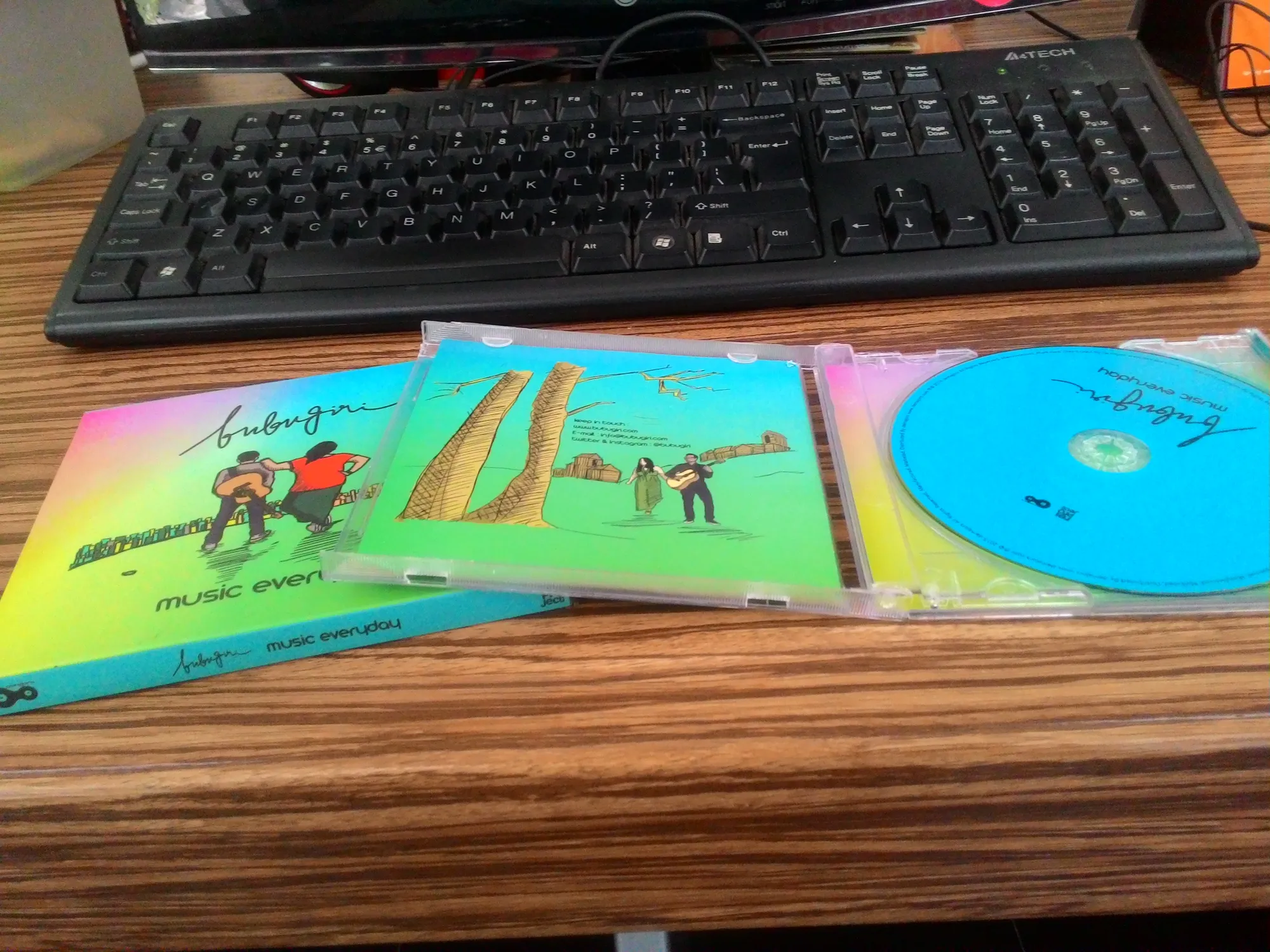 Kemasan penuh warna album MUSIC EVERYDAY dari Bubugiri © KapanLagi.com®