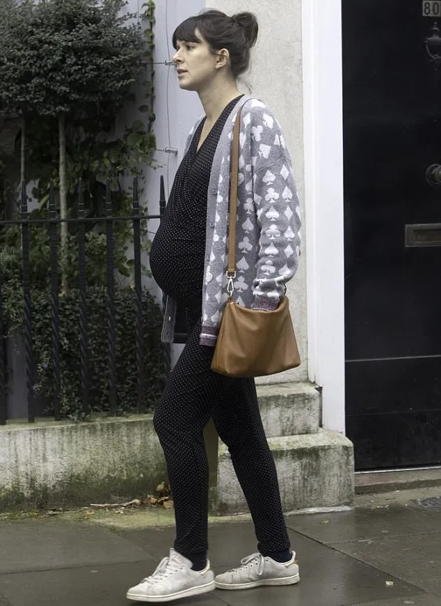 Louise Ford, kekasih Rowan Atkinson ternyata sedang hamil © dailymail.co.uk