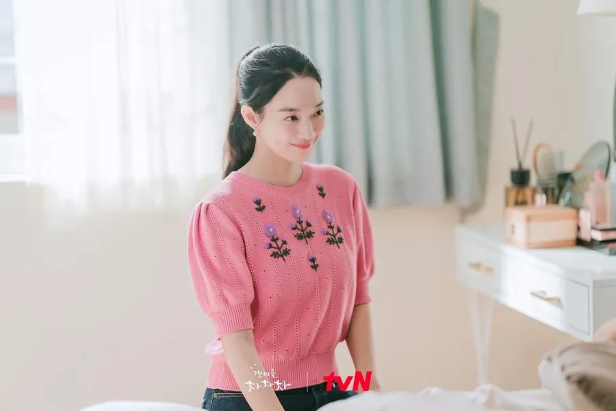 Deretan artis cantik yang jadi lawan main Kim Seon Ho di drama (credit:instagram.com/tvn_drama)