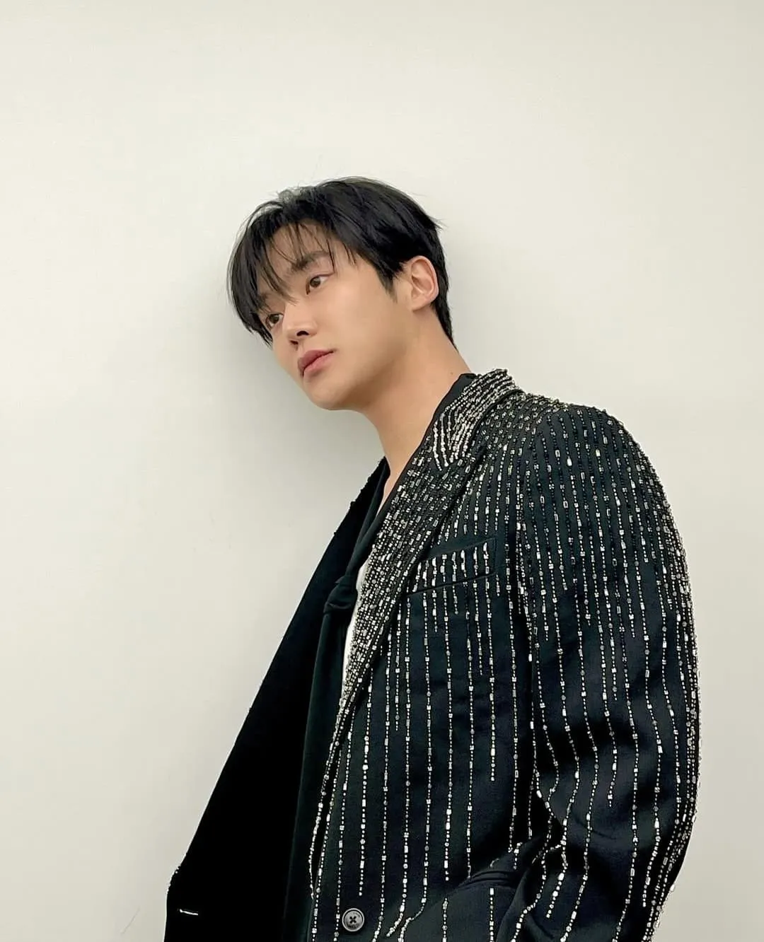 Ilustrasi Rowoon (Image by @ewsbdi on Instagram)