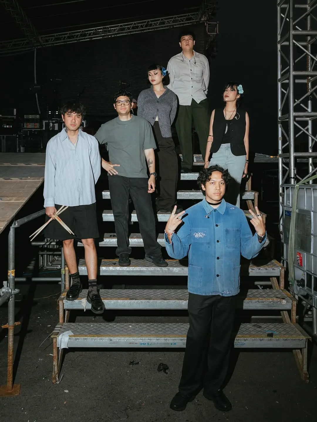 Hindia Performance (Credit: instagram.com/@wordfangs