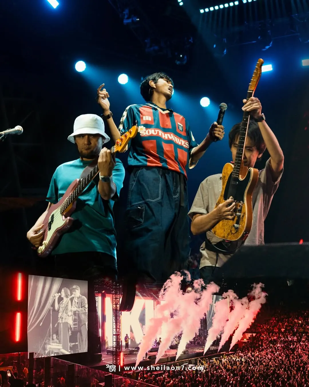Sheila On 7 Performance (Credit: instagram.com/@sheilaon7)