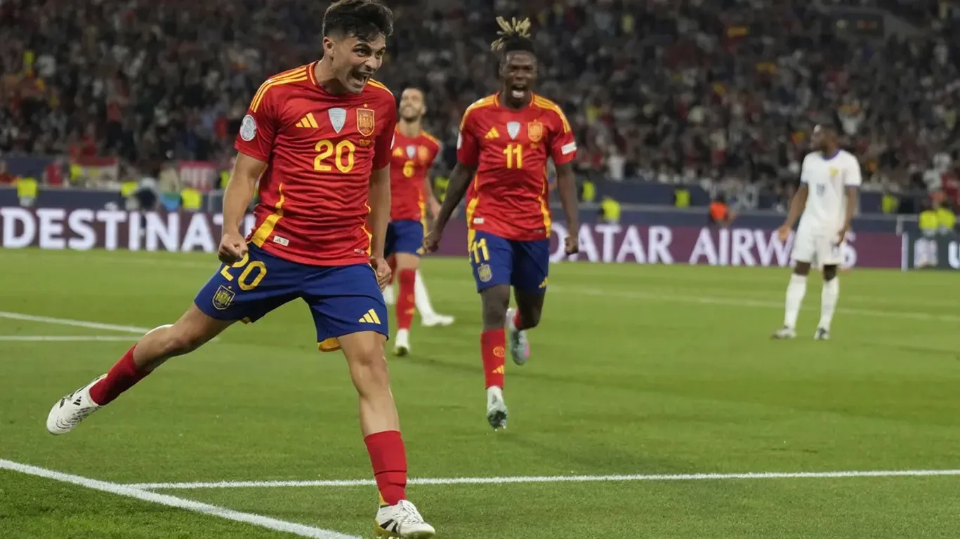 Pedri dari Spanyol merayakan gol di laga semifinal UEFA Nations League melawan Prancis di Stuttgart, Jerman, Kamis, 5 Juni 2025. (AP Photo/Matthias Schrader)
