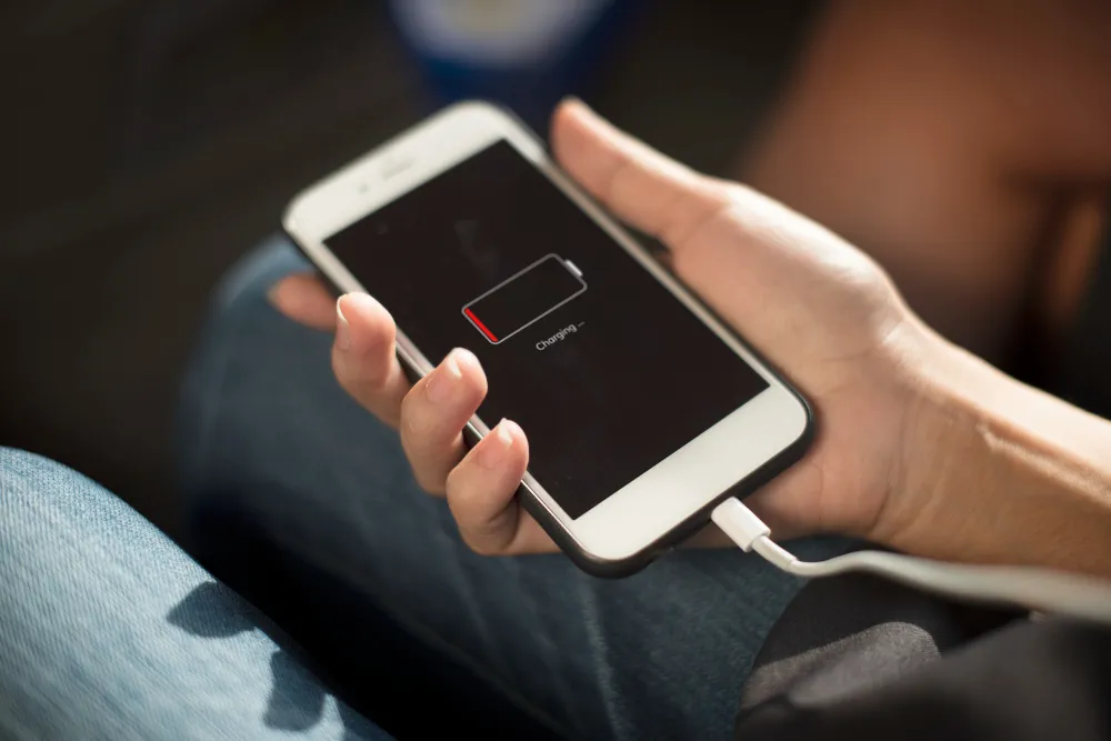 Charger Ponsel (magnific.com)