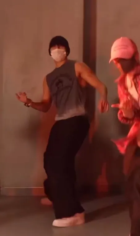 (credit: X/lover_406)