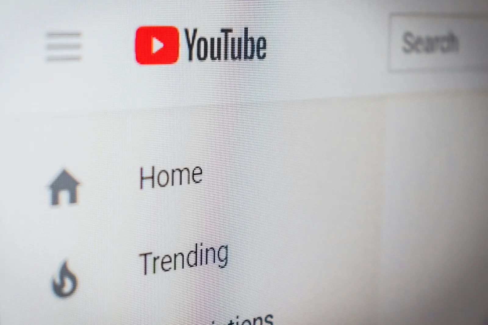 Tampilan beranda Youtube di PC (credit: unsplash)