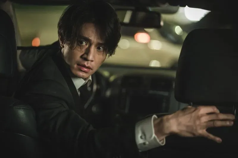 Lee Dong Woo dalam drama korea A SHOP FOR KILLERS (credit: hancinema.net)