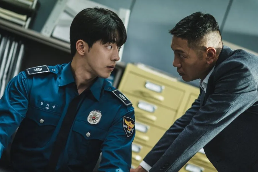 menatap polisi (mydramalist.com)