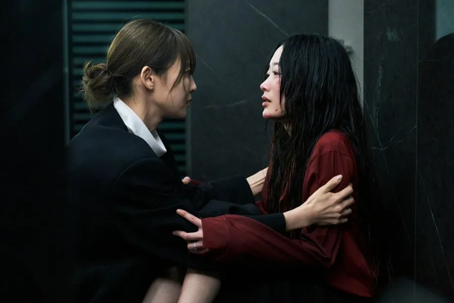 duduk berdua menangis (mydramalist.com)