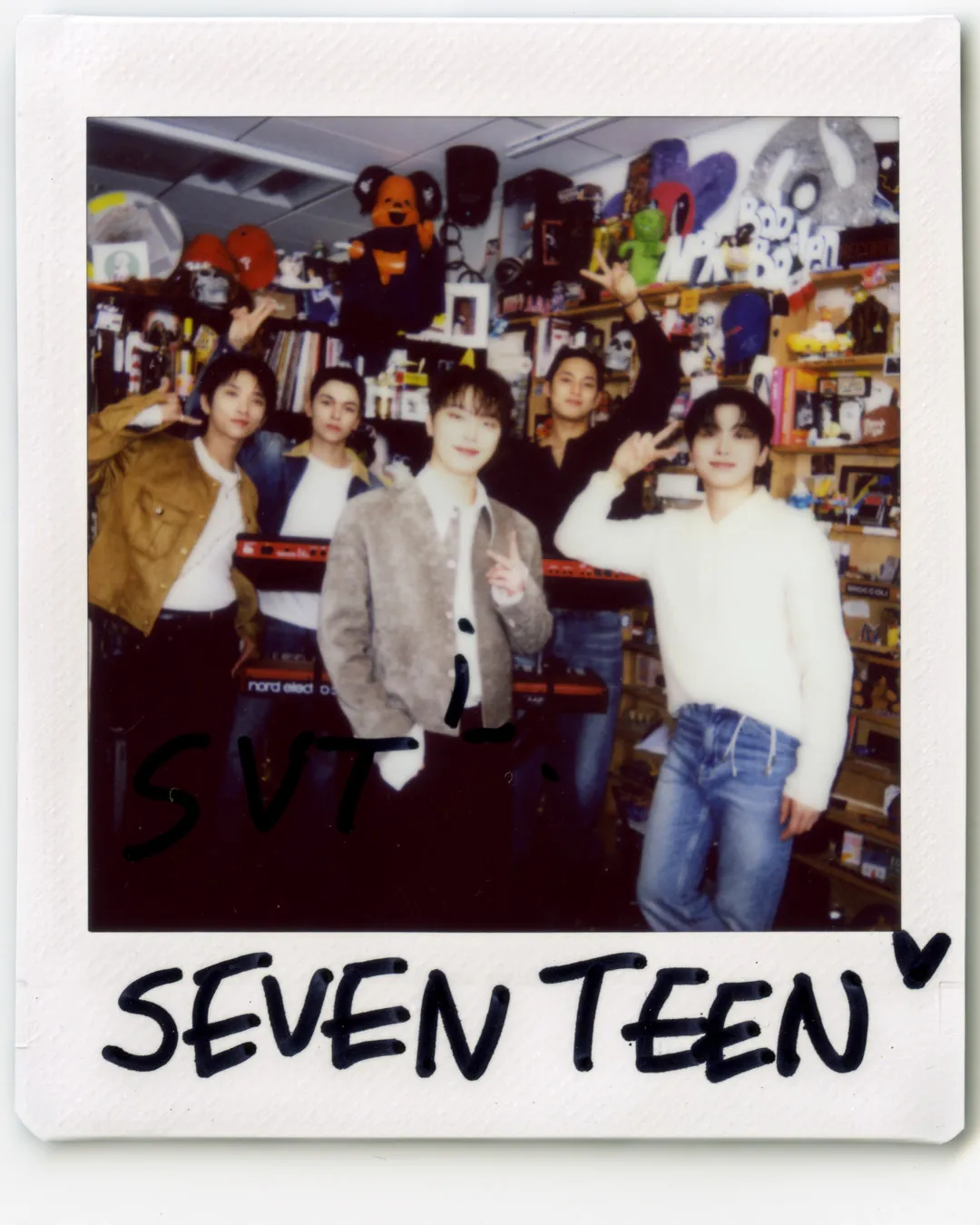 Pose kompak SEVENTEEN (credit: Instagram.com/saythename_17/)