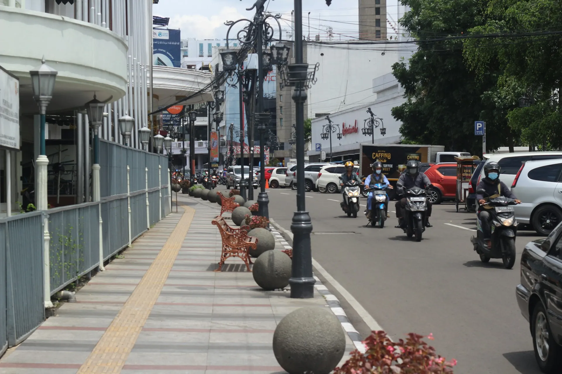 Suasana kota Bandung (credit: Unsplash)