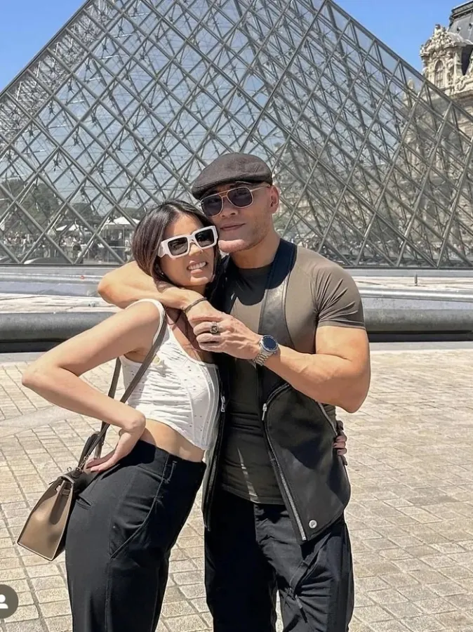 Deddy Corbuzier dan Sabrina Chairunisa di Paris (cr: instagram.com/sabrinachairunnisa_)