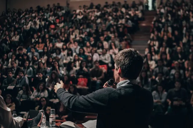 Kata-Kata Penutup Presentasi Formal dan Profesional (c) unsplash.com