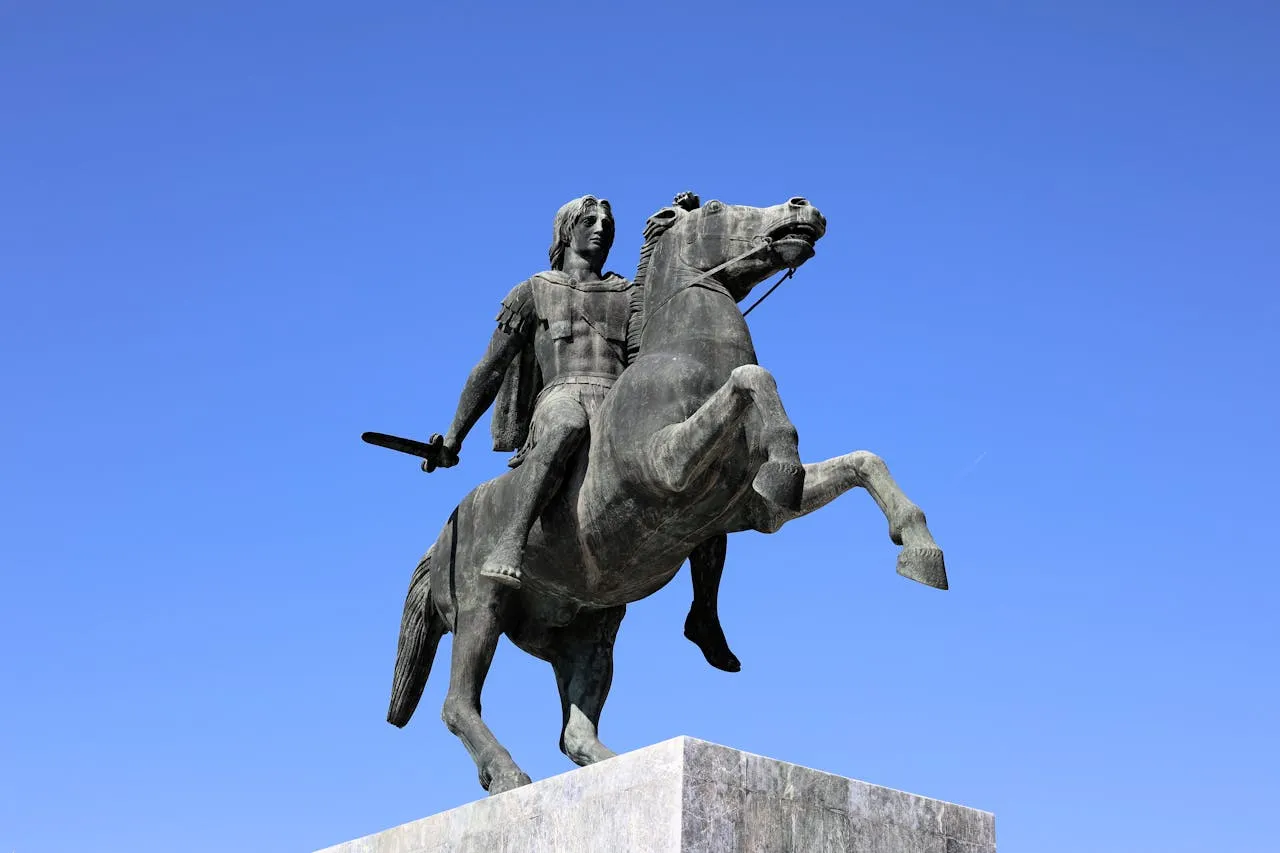 patung pahlawan berkuda (credit: pexels.com)