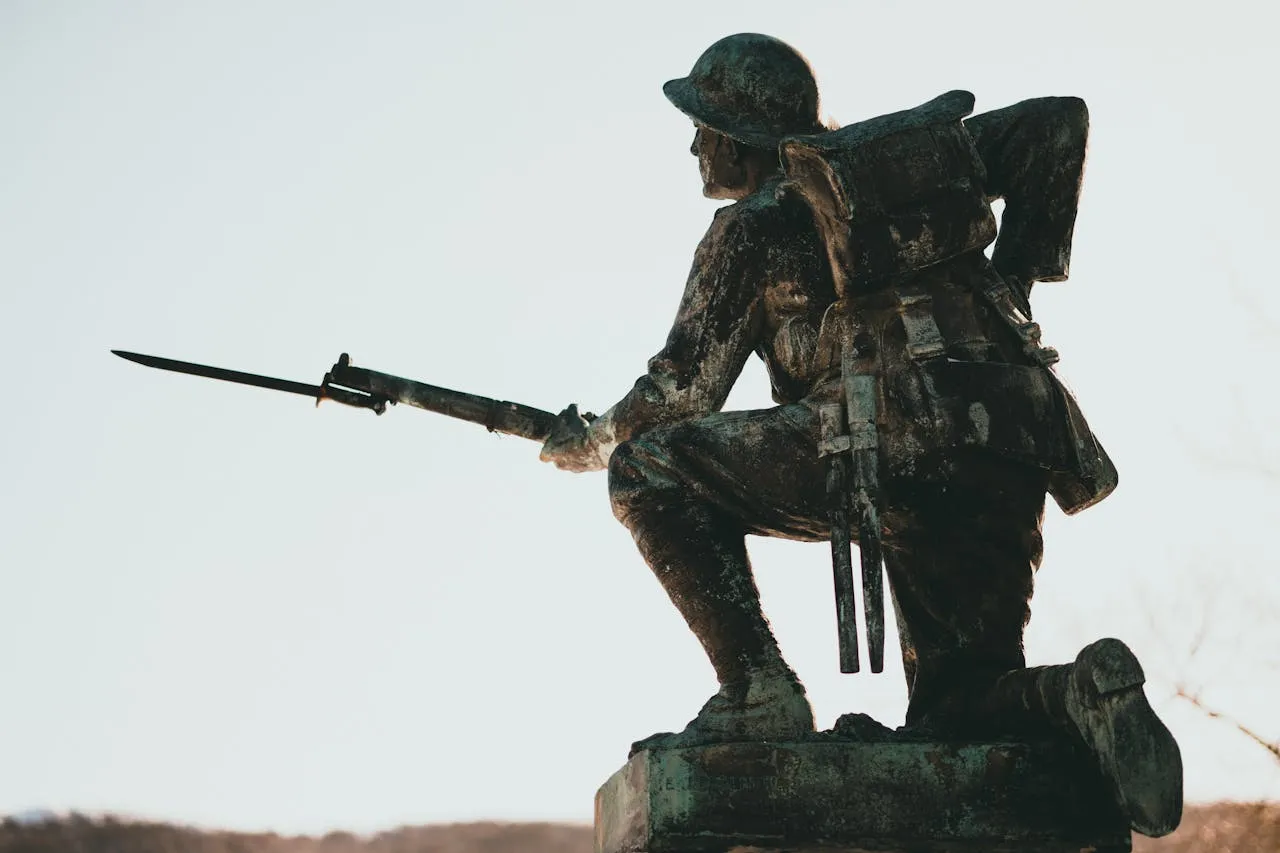 patung tentara (credit: pexels.com)