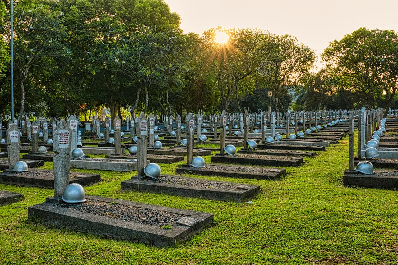makam pahlawan (credit: pexels.com)