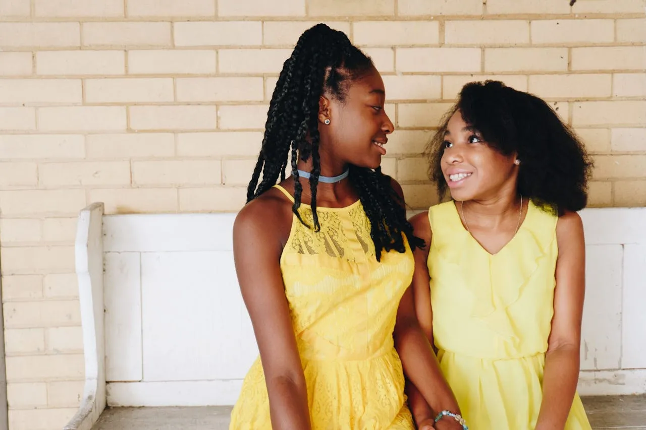 Dua perempuan kakak beradik (credit: pexels)