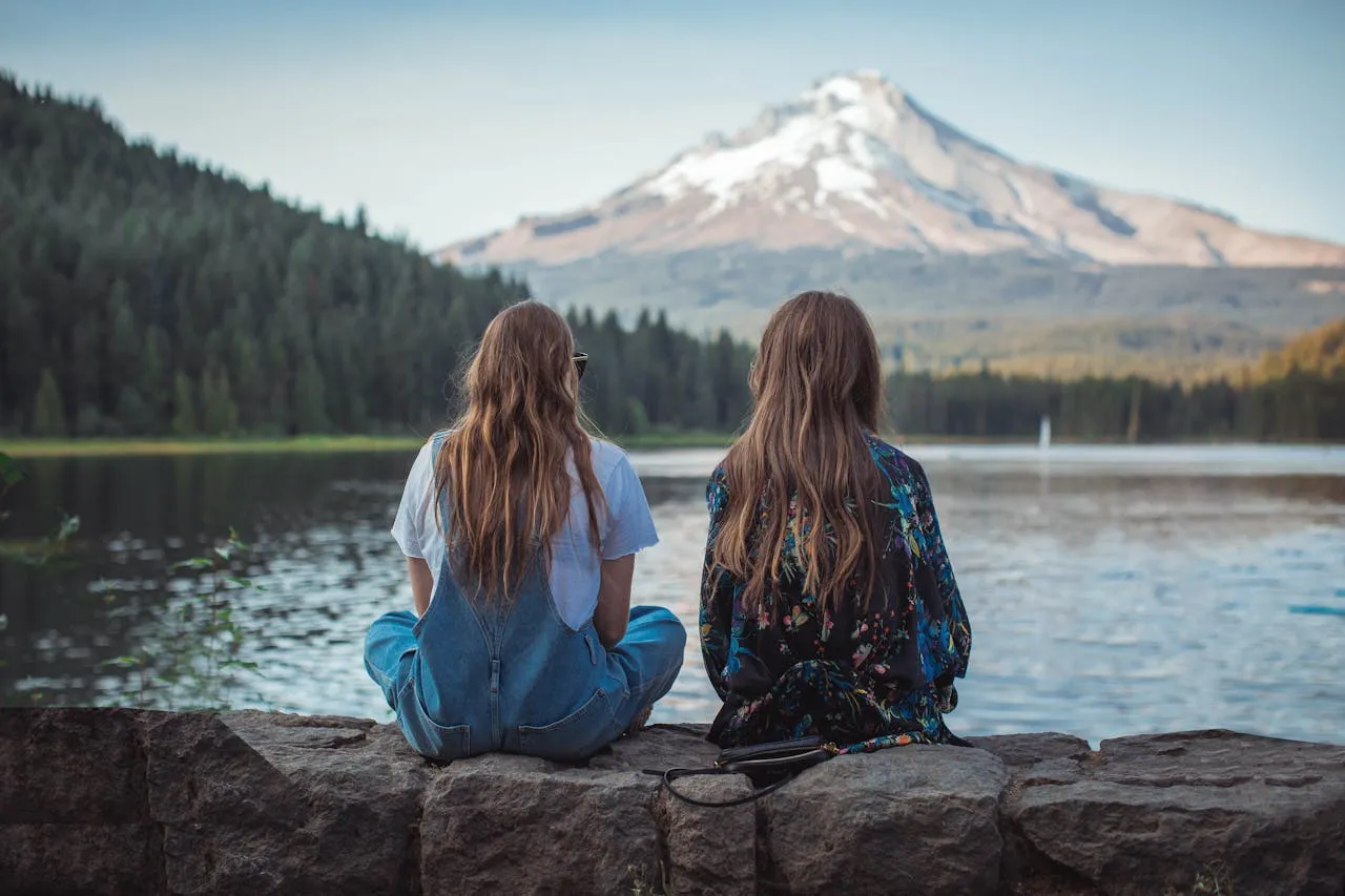 Dua perempuan kakak beradik (credit: pexels)