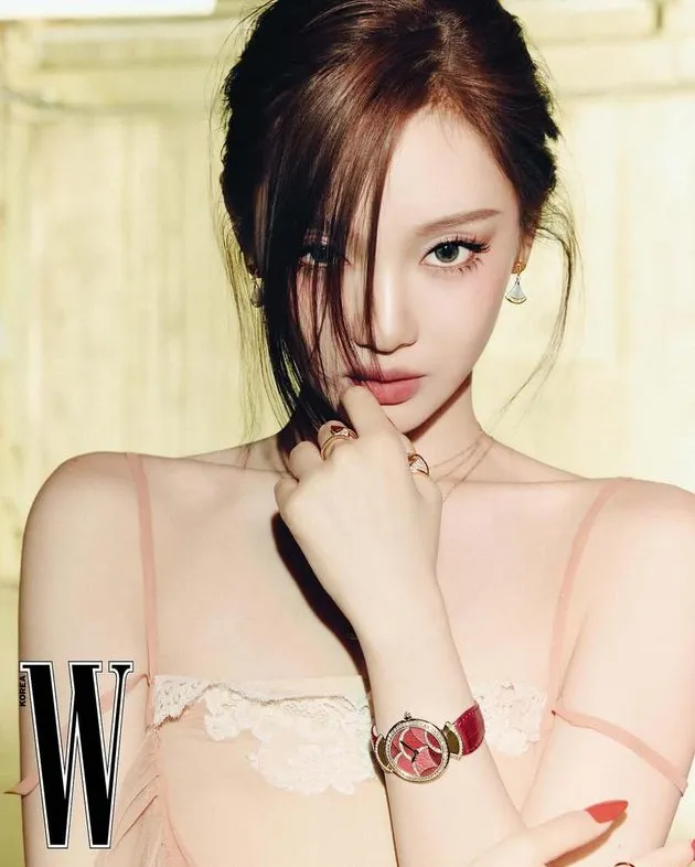 Potret Ningning di majalah W Korea (Image by wkorea on Instagram)