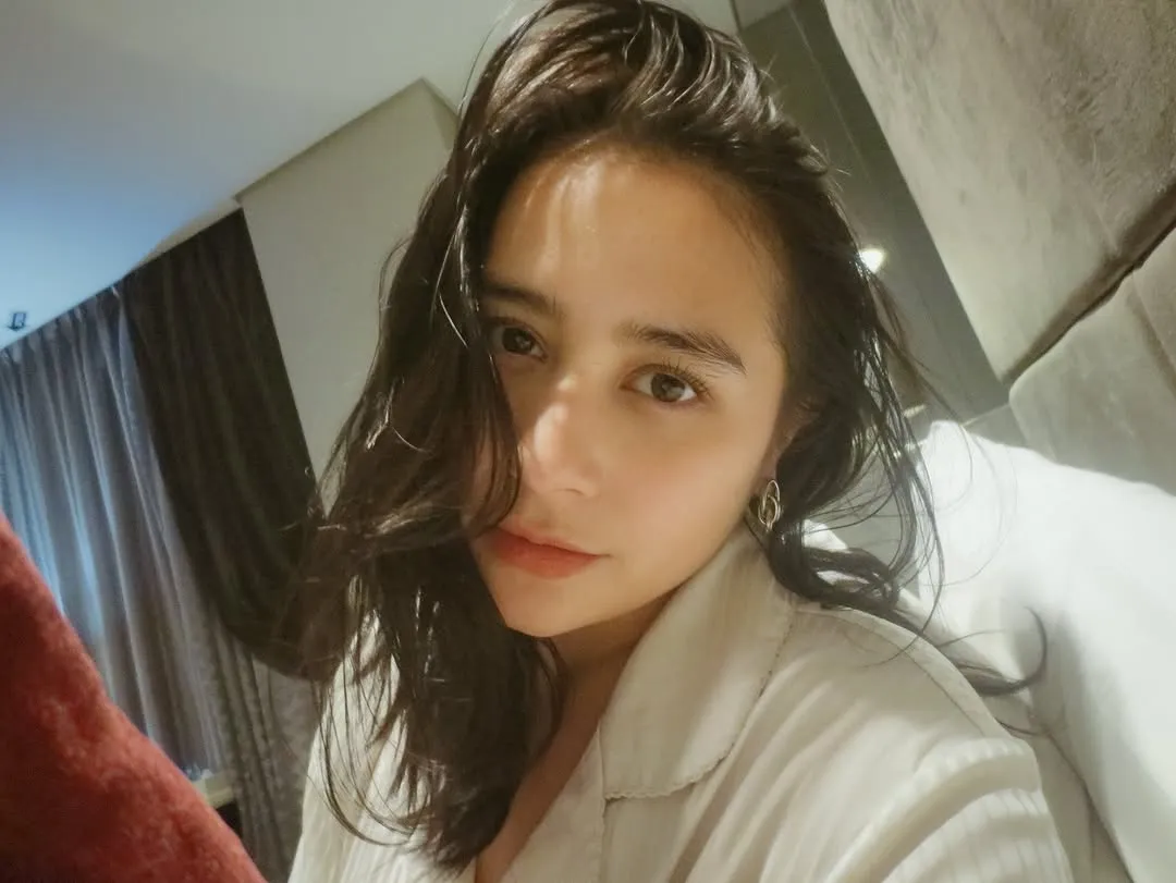 Potret Prilly Latuconsina Tanpa Make Up (credit: instagram/prillylatuconsina96)