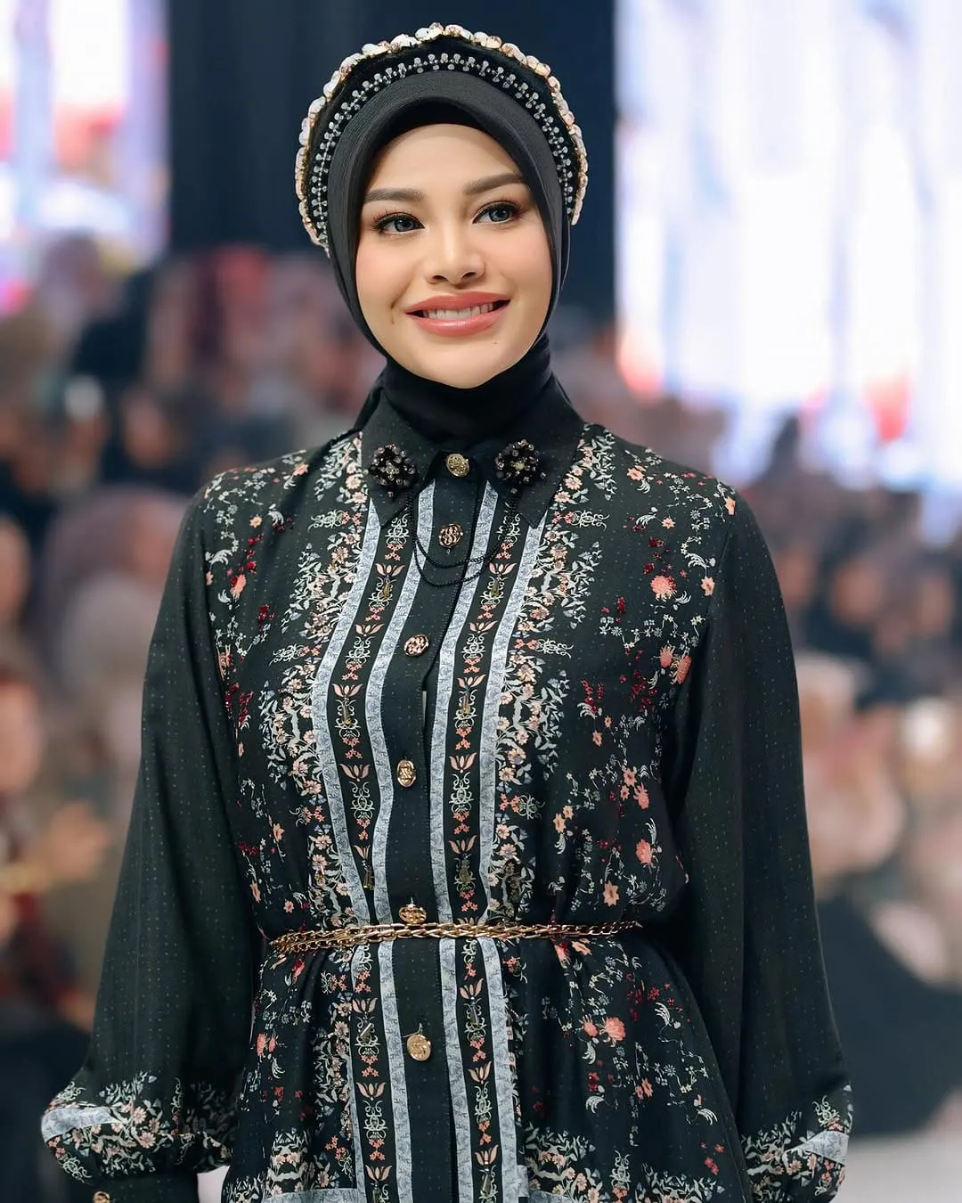 Gaya Hijab ala Aurel Hermansyah. (instagram/aurelie.hermansyah)