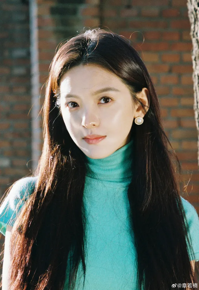 Temukan pesona alami dalam Potret Cantik Zhang Ruonan (credit:weibo)