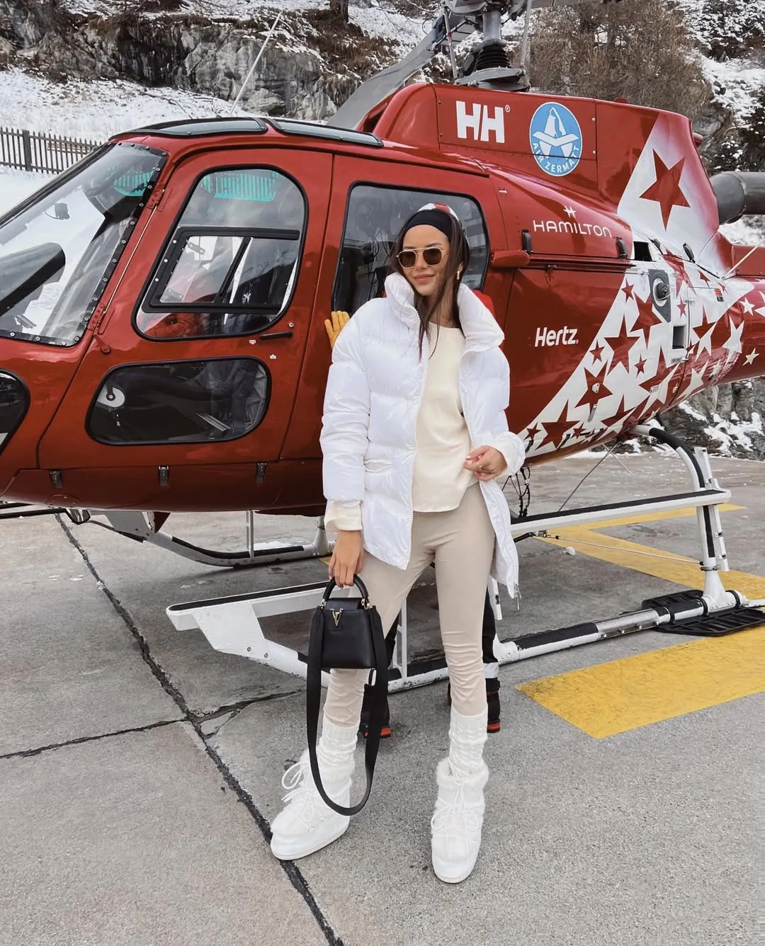 Outfit Serba Putih untuk Aktivitas di Pegunungan