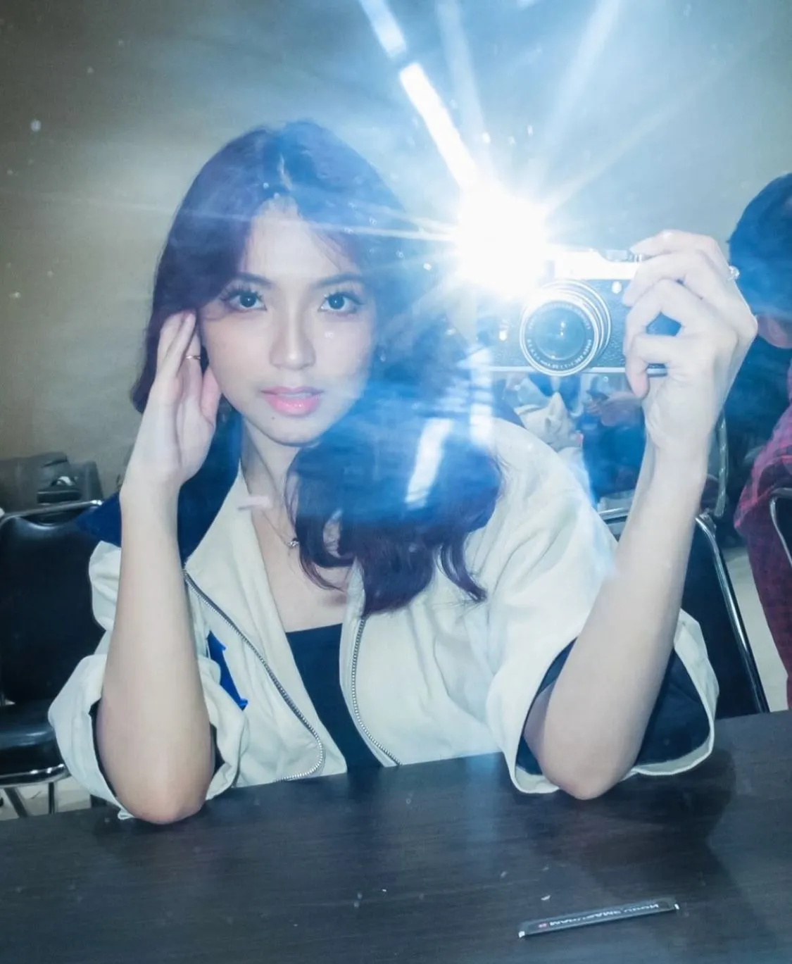 Duduk Santai, Tapi Tetap Stunning!