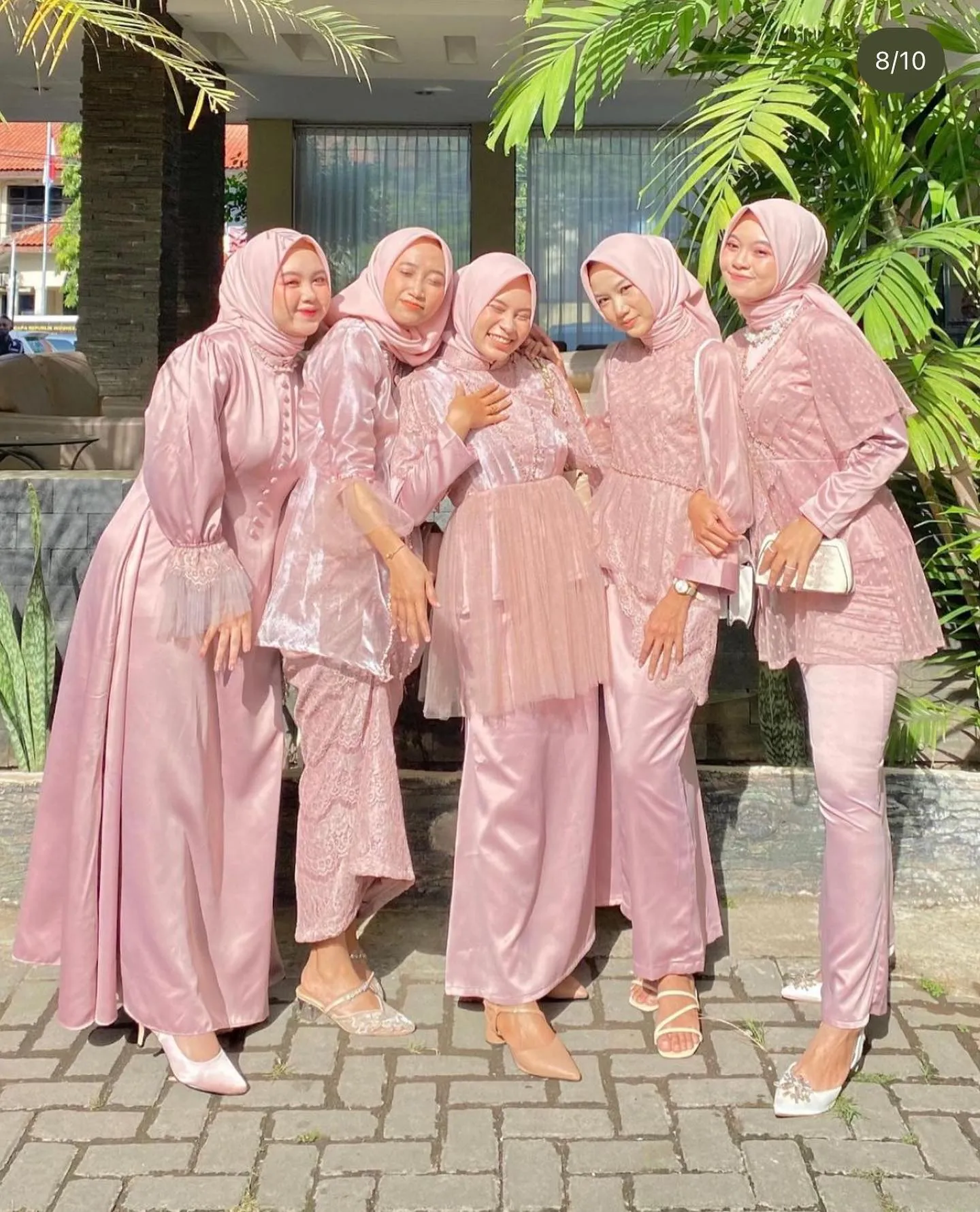 Gaya Feminin Elegan dengan Warna Pink (credit: instagram/ellensaufika)