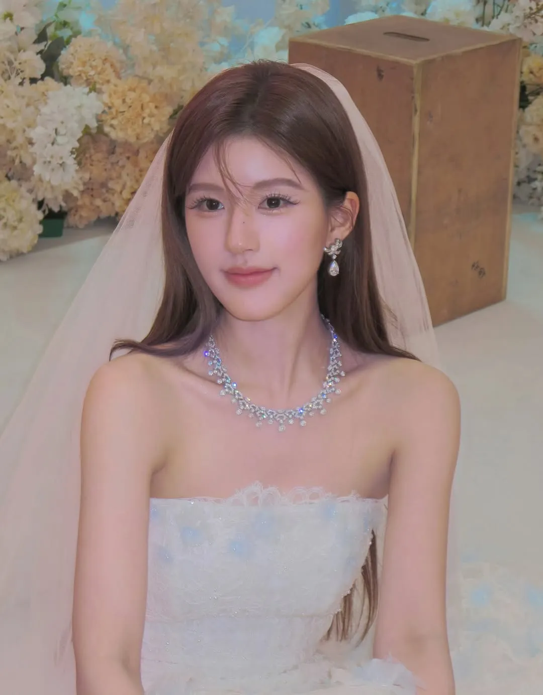 Potret Cantik Zhao Lusi Pakai Wedding Dress yang Viral