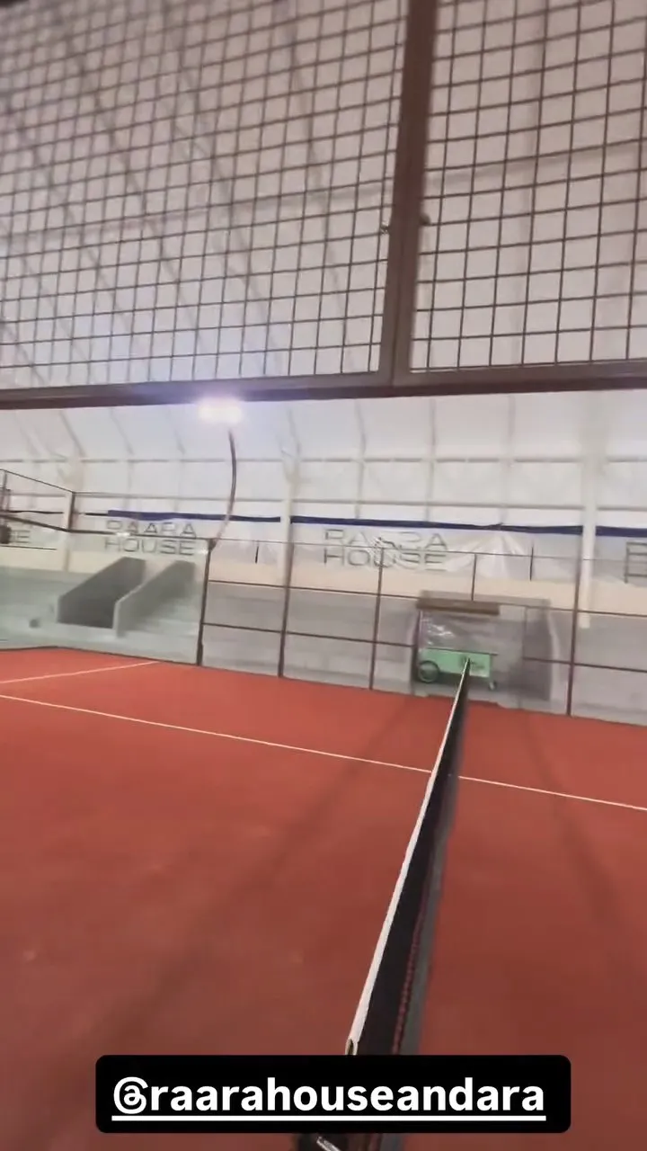Konsep indoor Bisnis Lapangan Padel Terbaru Raffi Ahmad  (credit: Instagram.com/raffinagita1717/)