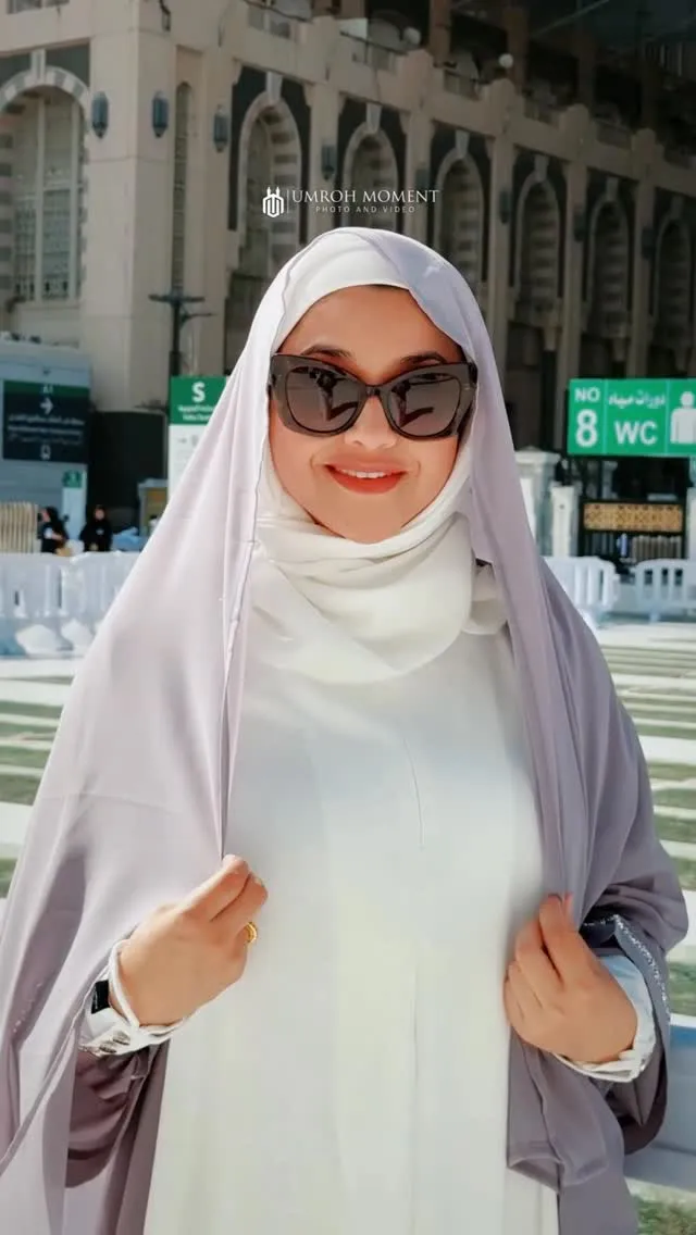 Penampilan Sarah Azhari Curi Bikin Pangling