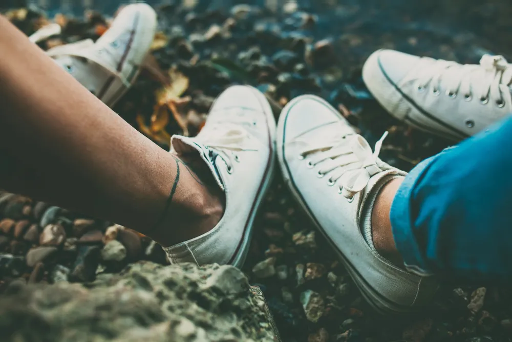 Sepatu Docmart dan Sneakers