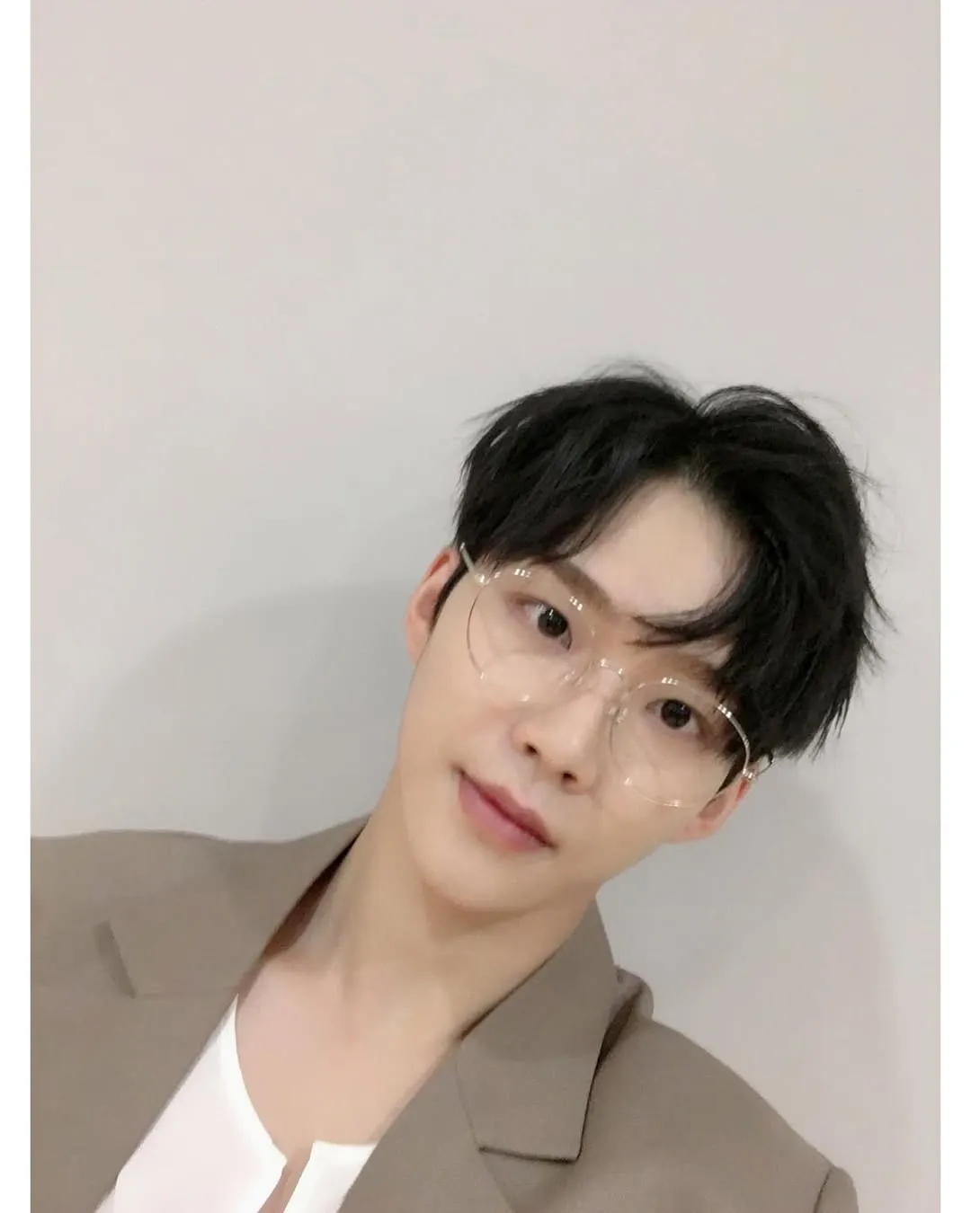 Artis China yang Bermarga Zhou/Instagram @chou_yancheon