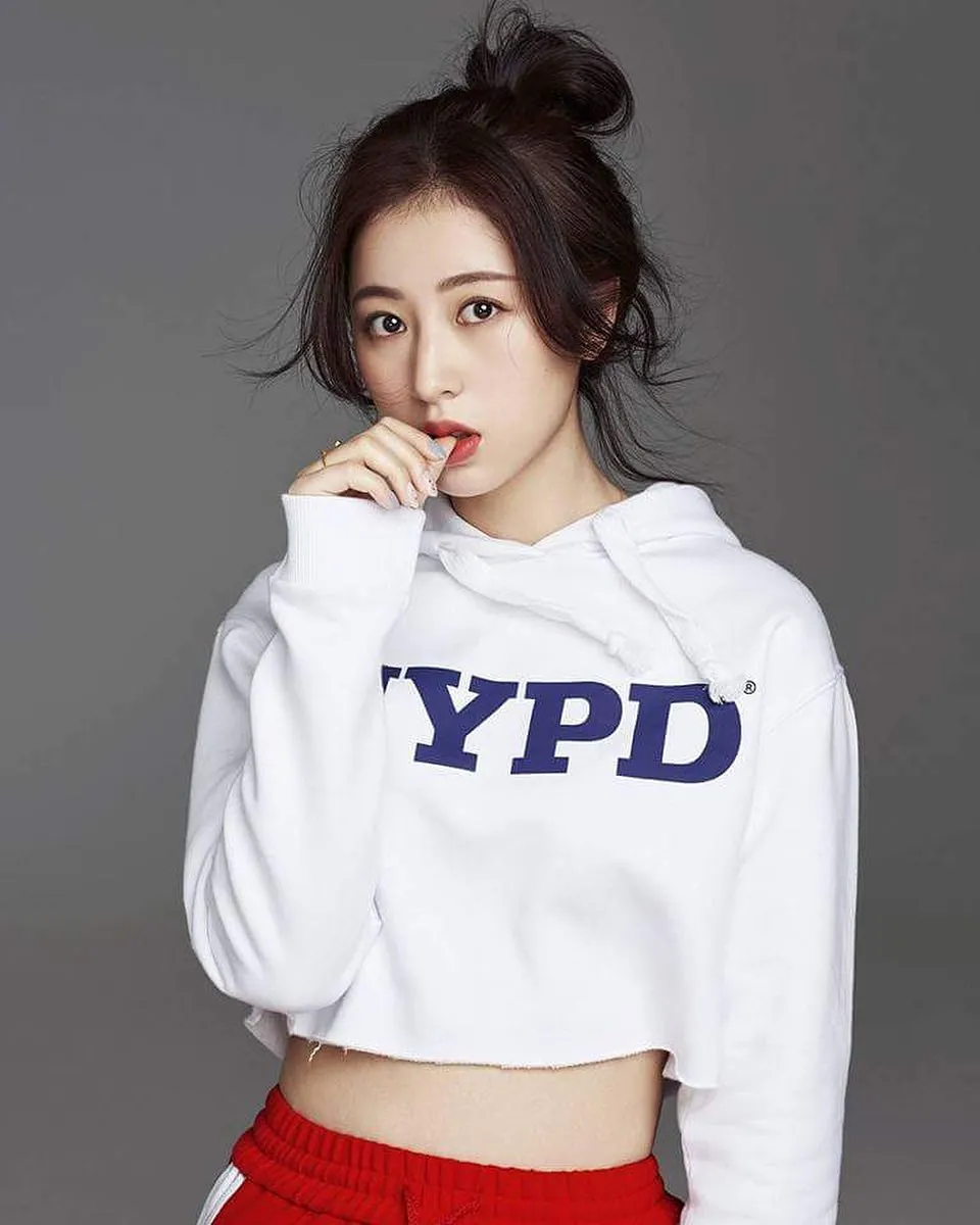 Artis China yang Bermarga Zhou/Instagram @zhouyutong.official