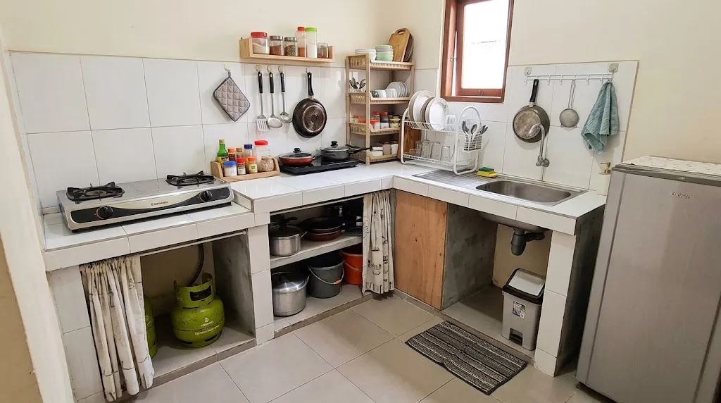 Desain dapur sederhana model dapur berbentuk L. [AI Generated]