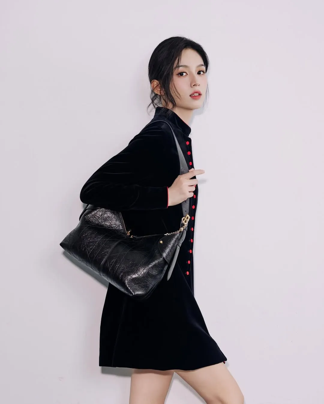 Zhou Ye - instagram.com/@yeahzhoou