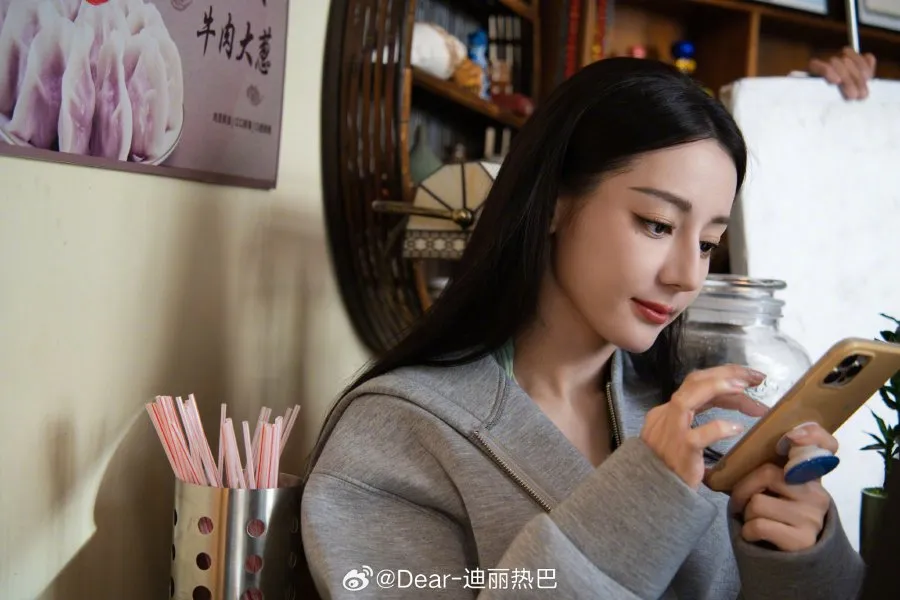 Potret cantik Dilraba Dilmurat di Love on the Turquoise Land (credit:weibo)
