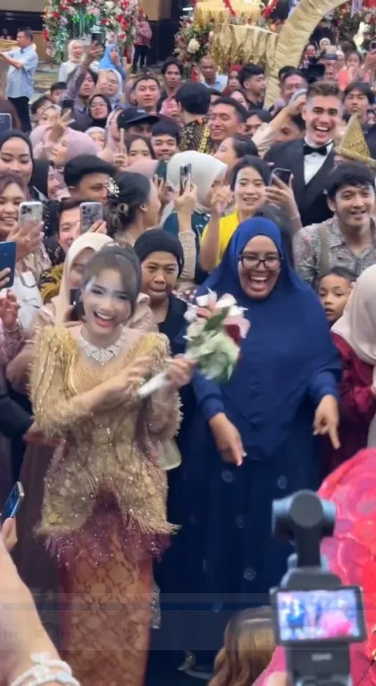 Bikin Netizen Gemas