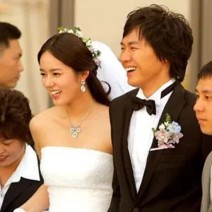 Han Ga In: Elegansi Natural dalam Gaun Klasik
