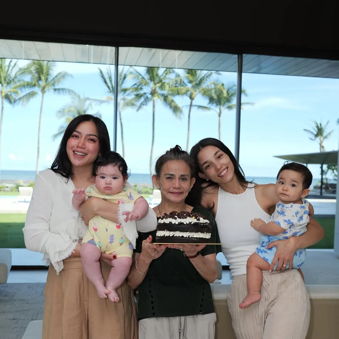 Potret Jessica Iskandar bersama ibu dan Baby Hagia (credit: Instagram.com/inijedar)
